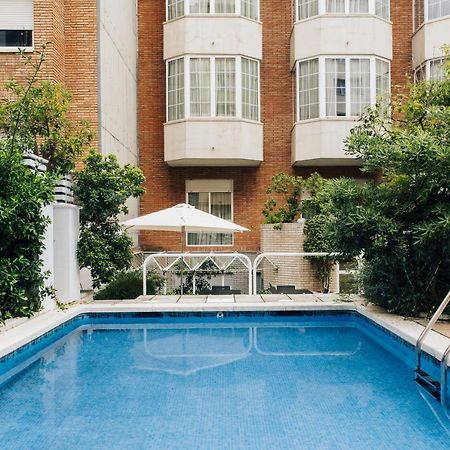 Hotel Gran Derby Suites, A Small Luxury Hotel Of The World Барселона Екстериор снимка