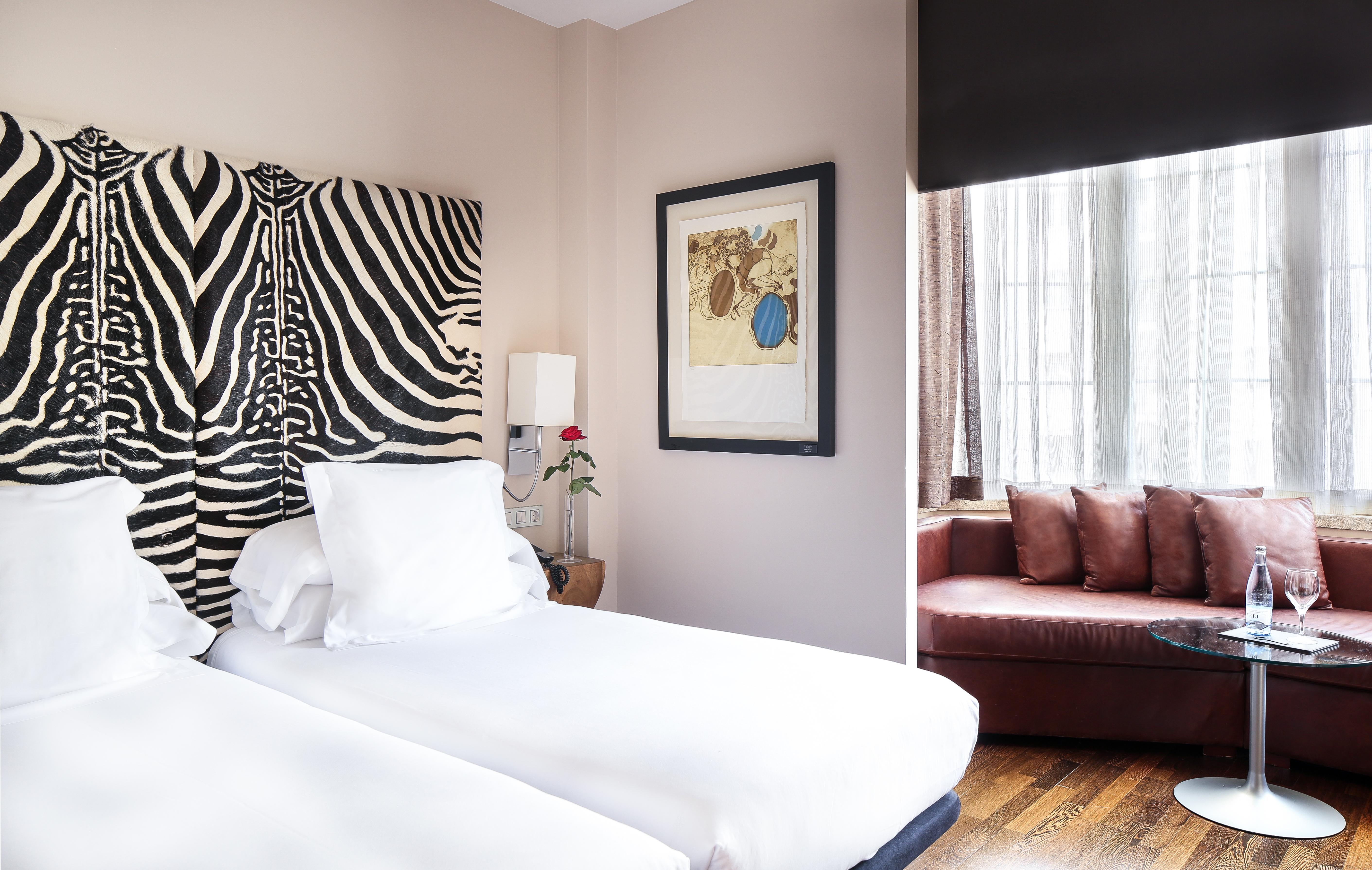 Hotel Gran Derby Suites, A Small Luxury Hotel Of The World Барселона Екстериор снимка