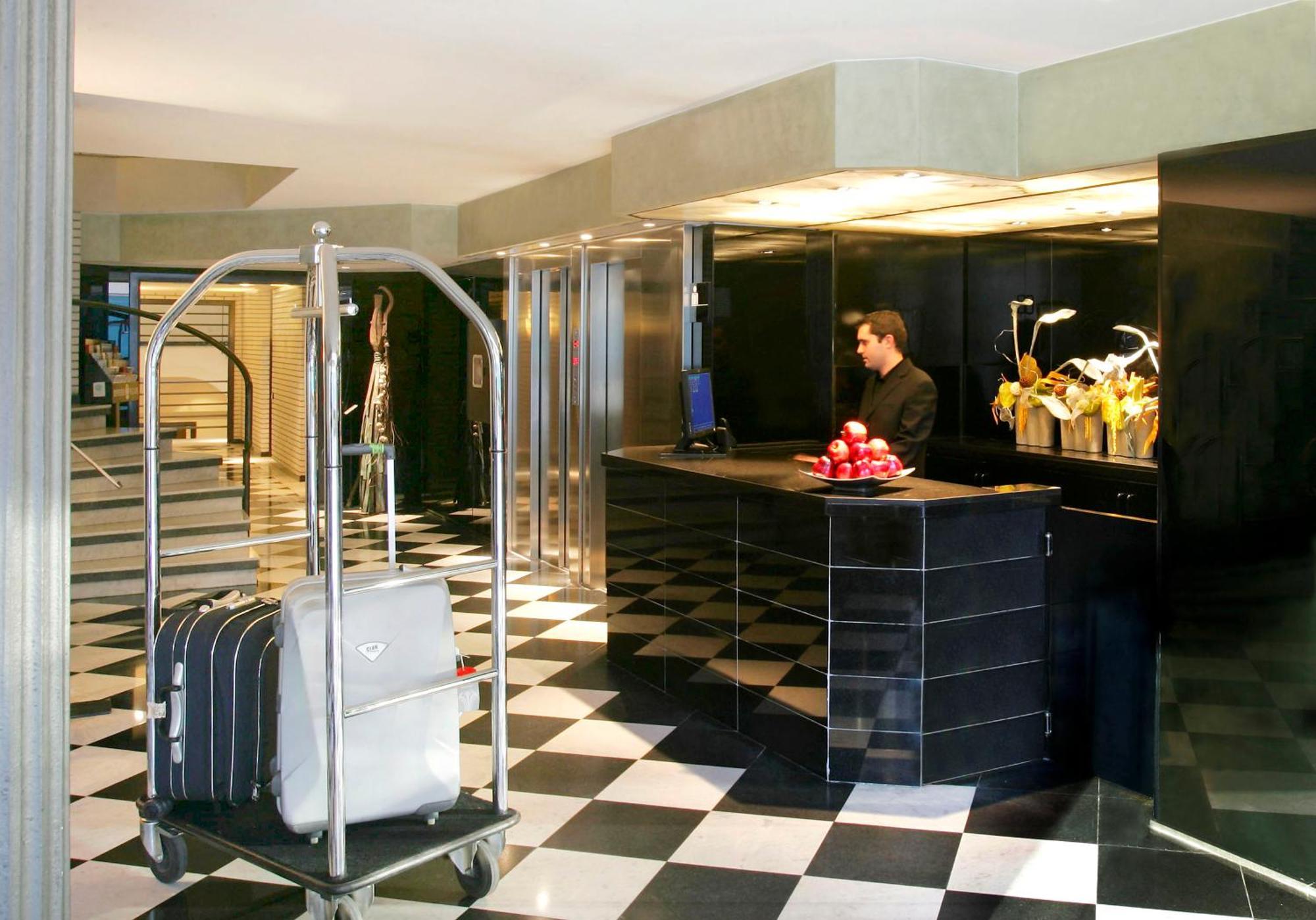 Hotel Gran Derby Suites, A Small Luxury Hotel Of The World Барселона Екстериор снимка